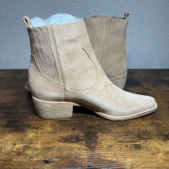 Donald pliner suede boots - Picture 11 of 15
